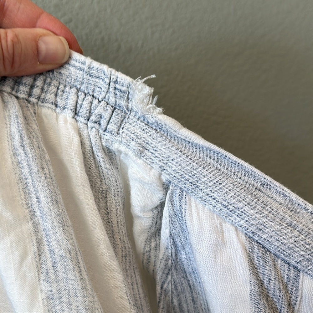 Elodie women’s size L light, flowy 3/4 pants. White with blue stripe, p… - Picture 7 of 8